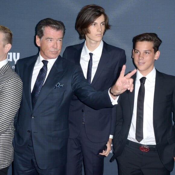 Pierce Brosnan et ses fils lors de la première de No Escape aux Regal Cinemas L.A. Live de Los Angeles, le 17 août 2015.