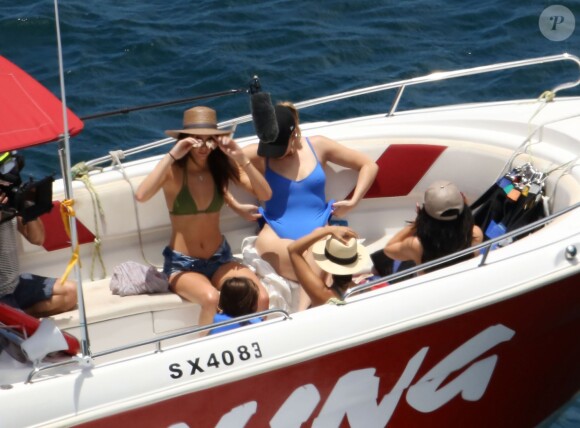 Kendall et Kylie Jenner, Khloé et Kourtney Kardashian, et son fils Mason se baladent en bateau à Saint-Barthélemy, le 18 août 2015.