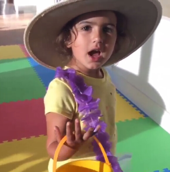 Mabel Ray, 3 ans, fete l'anniversaire de sa soeur ainée Rumer Willis. Vidéo postée le 17 aout 2015.