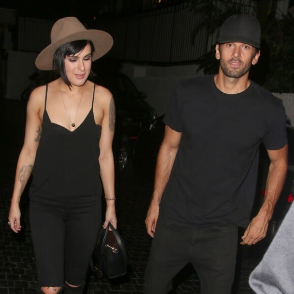 Rumer Willis avec un ami au Chateau Marmont, West Hollywood, Los Angeles, le 13 août 2015.