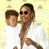 Wiz Khalifa et son fils Sebastian Thomaz arrivant aux Teen Choice Awards 2015 à Los Angeles, le 16 août 2015.  