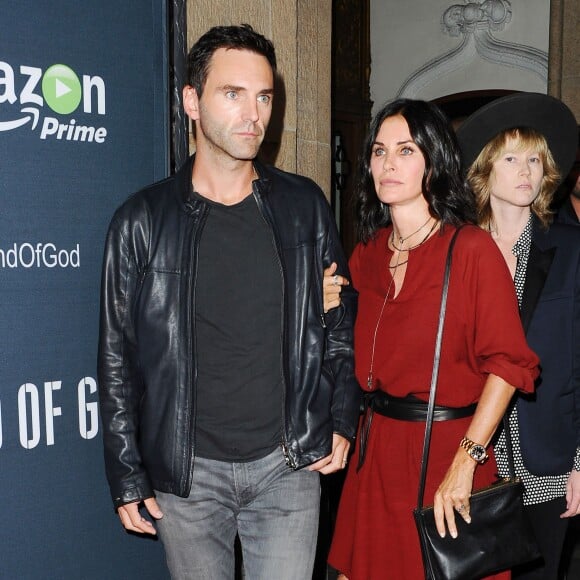 Courteney Cox et Johnny McDaid lors de l'avant-première du film Hand of God à Los Angeles le 19 août 2015