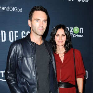 Courteney Cox et Johnny McDaid lors de l'avant-première du film Hand of God à Los Angeles le 19 août 2015