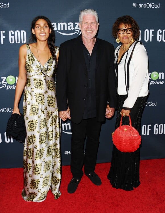 Ron Perlman et sa famille lors de l'avant-première du film Hand of God à Los Angeles le 19 août 2015