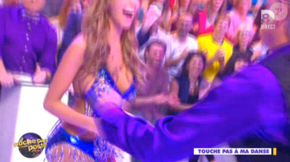 Le twerk de Nabilla et Gilles Verdez dans TPMP, le 5 novembre. Séquence à l'origine de la dispute qui a dégénéré entre la belle et Thomas Vergara, dans la nuit du 6 au 7 novembre 2014