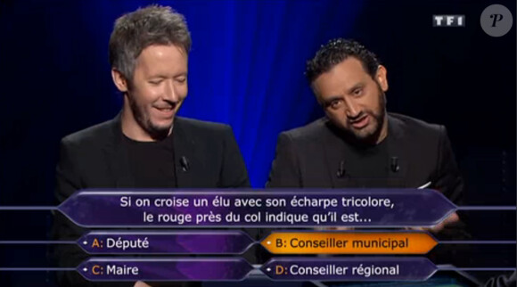 Cyril Hanouna et Jean-Luc Lemoine, invités dans Qui veut gagner des millions ? sur TF1, le samedi 25 juillet 2015.