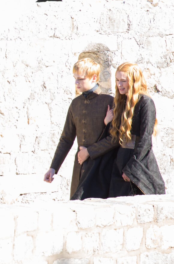Tournage de la saison 5 de la série "Game of Thrones" à Dubrovnik en Croatie le 24 septembre 2014 avec Lena Heady (Cersei Lannister) et Dean-Charles Chapman (Tommen Baratheon)
