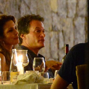 George Clooney et sa femme Amal Alamuddin Clooney dînent avec des amis dont Cindy Crawford et son mari Rande Gerber à Ibiza le 22 août 2015.