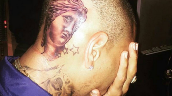Chris Brown : Nouveau tatouage sur le crâne pour le jeune papa !