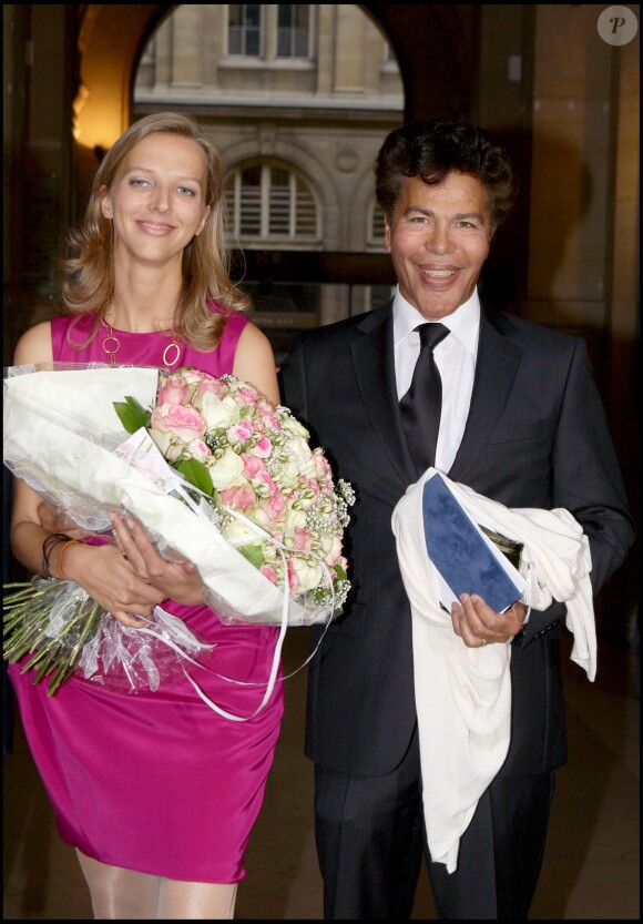 Amelie Bourbon de Parme et Igor Bogdanoff se marient dans la mairie du 16e arrondissement à Paris, le 1er octobre 2009  