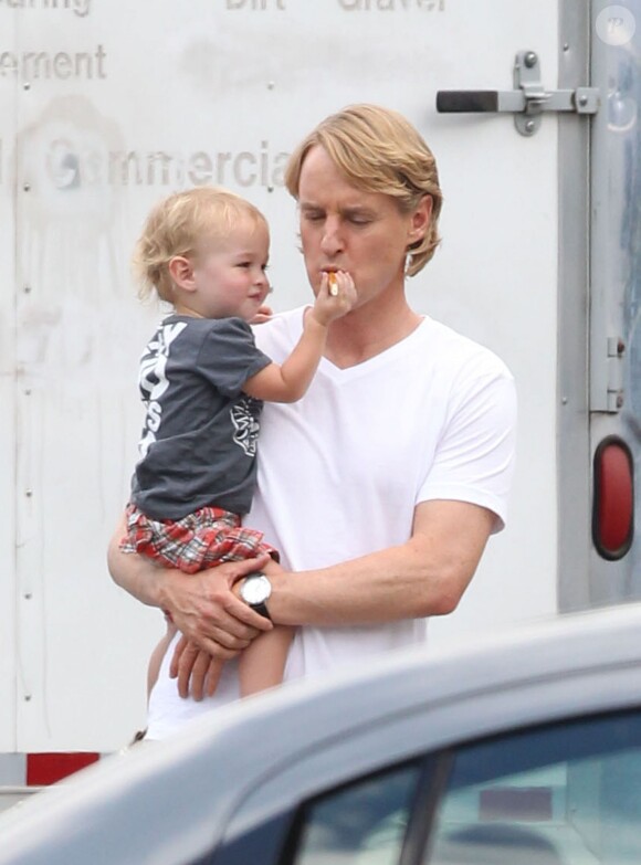 Exclusif - Owen Wilson à Atlanta avec son fils le 11 septembre 2012