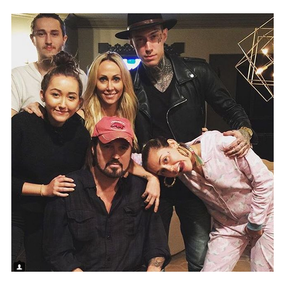 Miley Cyrus en famille pour le 54e anniversaire de son père / photo postée sur le compte Instagram de la chanteuse au mois d'août 2015.