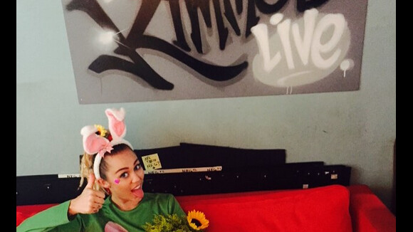 Miley Cyrus sur le plateau de l'émission de Jimmy Kimmel / août 2015