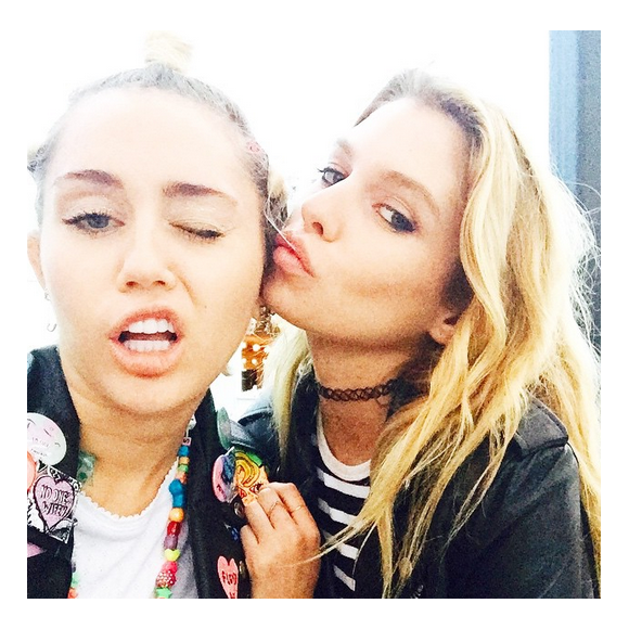 Miley Cyrus et Stella Maxwell sur Instagram au mois de juillet 2015