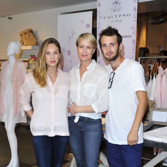 Robin Wright et ses enfants Dylan et Hopper Penn à Los Angeles, le 9 mai 2015.