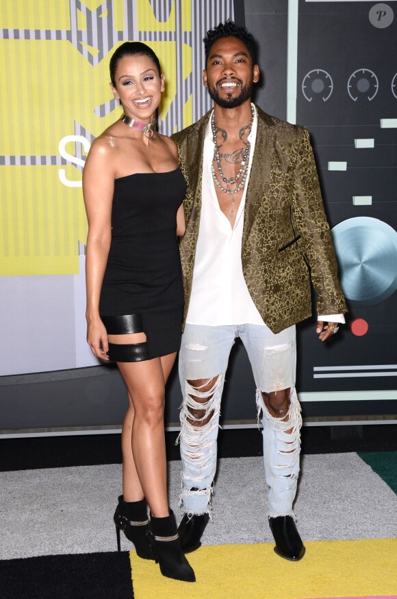 Nazanin Mandi et son compagnon, le chanteur Miguel assistent aux MTV Video Music Awards 2015 au Microsoft Theater. Los Angeles, le 30 août 2015.