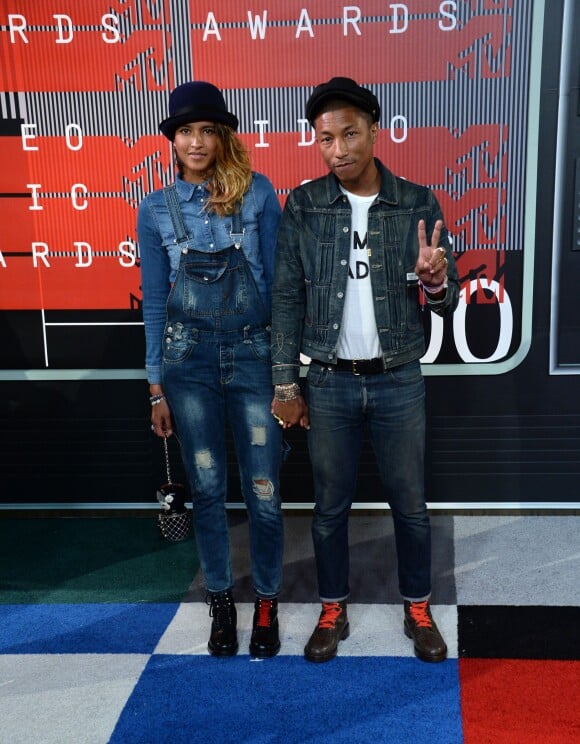 Helen Lasichanh et Pharrell Williams assistent aux MTV Video Music Awards 2015 au Microsoft Theater. Los Angeles, le 30 août 2015.
