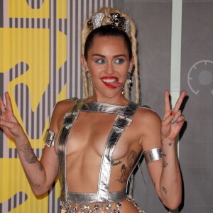 Miley Cyrus - Soirée des MTV Video Music Awards à Los Angeles, le 30 août 2015.