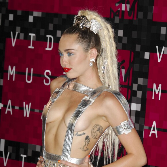 Miley Cyrus - Soirée des MTV Video Music Awards à Los Angeles, le 30 août 2015.