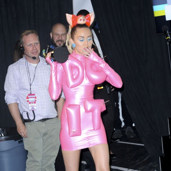 Miley Cyrus - Soirée des MTV Video Music Awards à Los Angeles, le 30 août 2015.