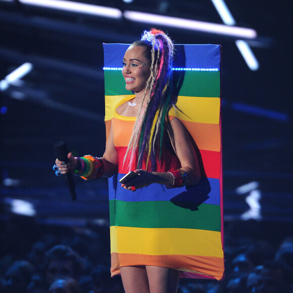 Miley Cyrus - Soirée des MTV Video Music Awards à Los Angeles, le 30 août 2015.