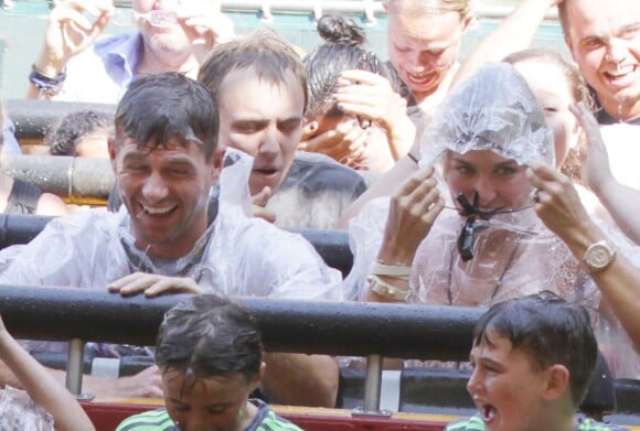 Exclusif - Le footballeur anglais Steven Gerrard avec ses filles et sa femme Alex aux Universal Studios à Hollywood le 19 août 2015.