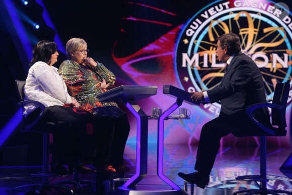 Exclusif - Laurence Boccolini joue avec Dominique Kubler au profit de l'Association Française contre les Neuropathies Périphériques, lors du tournage de l'émission spéciale des 15 ans de Qui veut gagner des millions ? (tournage le lundi 31 août 2015, diffusion le samedi 5 septembre 2015 à 20h55 sur TF1).