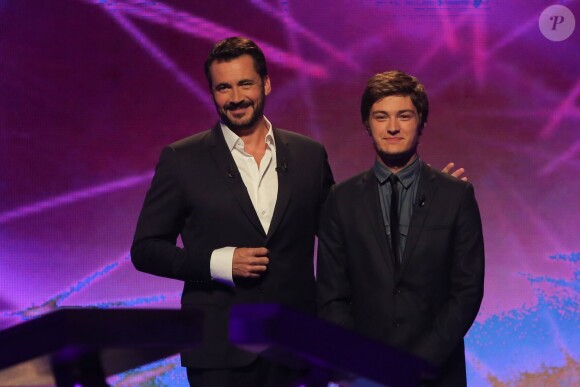 Exclusif - Olivier Minne joue avec Tristan Alary, gagnant de l'émission Joker au profit de l’association Le Fonds CSP, lors du tournage de l'émission spéciale des 15 ans de Qui veut gagner des millions ? (tournage le lundi 31 août 2015, diffusion le samedi 5 septembre 2015 à 20h55 sur TF1).
