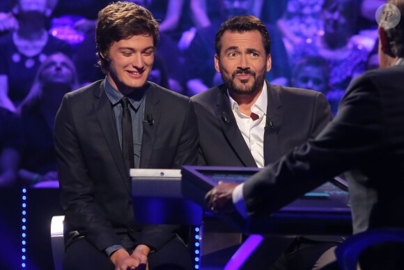 Exclusif - Olivier Minne joue avec Tristan Alary, gagnant de l'émission Joker au profit de l’association Le Fonds CSP, lors du tournage de l'émission spéciale des 15 ans de Qui veut gagner des millions ? (tournage le lundi 31 août 2015, diffusion le samedi 5 septembre 2015 à 20h55 sur TF1).