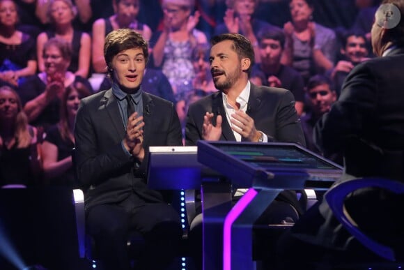 Exclusif - Olivier Minne joue avec Tristan Alary, gagnant de l'émission Joker au profit de l’association Le Fonds CSP, lors du tournage de l'émission spéciale des 15 ans de Qui veut gagner des millions ? (tournage le lundi 31 août 2015, diffusion le samedi 5 septembre 2015 à 20h55 sur TF1).