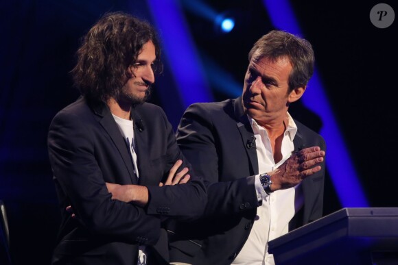 Exclusif - Jean-Luc Reichmann joue avec Xavier Mercier, gagnant des 12 coups de midi au profit de l'Association SOS Addictions, lors du tournage de l'émission spéciale des 15 ans de Qui veut gagner des millions ? (tournage le lundi 31 août 2015, diffusion le samedi 5 septembre 2015 à 20h55 sur TF1).