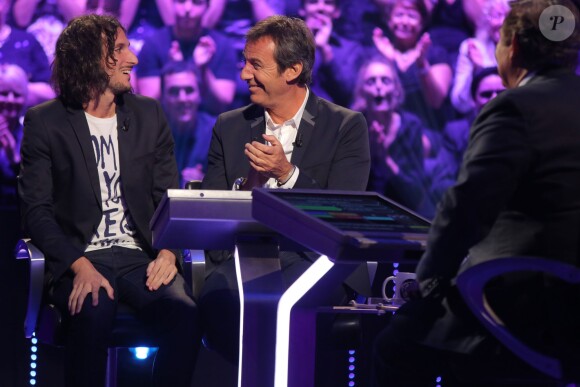 Exclusif - Jean-Luc Reichmann joue avec Xavier Mercier, gagnant des 12 coups de midi au profit de l'Association SOS Addictions, lors du tournage de l'émission spéciale des 15 ans de Qui veut gagner des millions ? (tournage le lundi 31 août 2015, diffusion le samedi 5 septembre 2015 à 20h55 sur TF1).