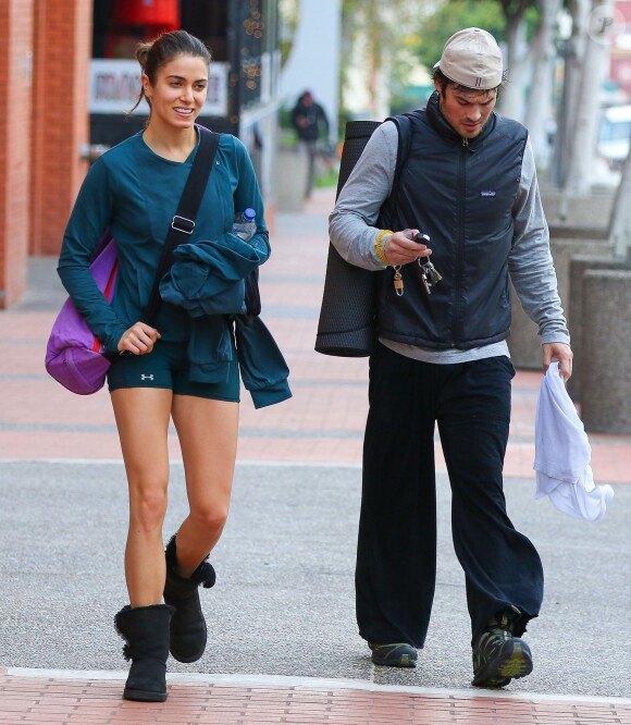 Nikki Reed et son compagnon Ian Somerhalder se rendent à leur cours de yoga à Studio City, le 30 décembre 2014