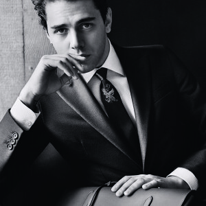 Xavier Dolan figure sur la nouvelle campagne publicitaire masculine de Louis Vuitton. Photo par Alasdair McLellan.