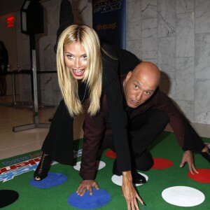 Heidi Klum, Howie Mandel (jeu Twister) - Soirée de l'émission "America's Got Talent" Saison 10 et évènement BBQ à New York, le 2 septembre 2015.