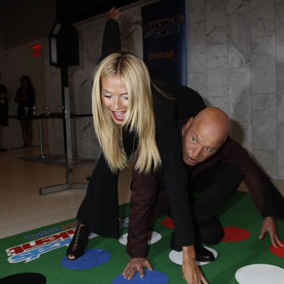 Heidi Klum, Howie Mandel (jeu Twister) - Soirée de l'émission "America's Got Talent" Saison 10 et évènement BBQ à New York, le 2 septembre 2015.