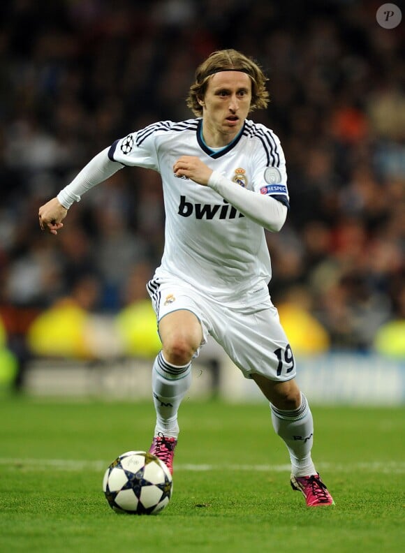 Luka Modric lors du quart de finale de ligue des champions entre le Real Madrid et Galatasaray au Santiago Bernabeu de Madrid, le 3 avril 2013