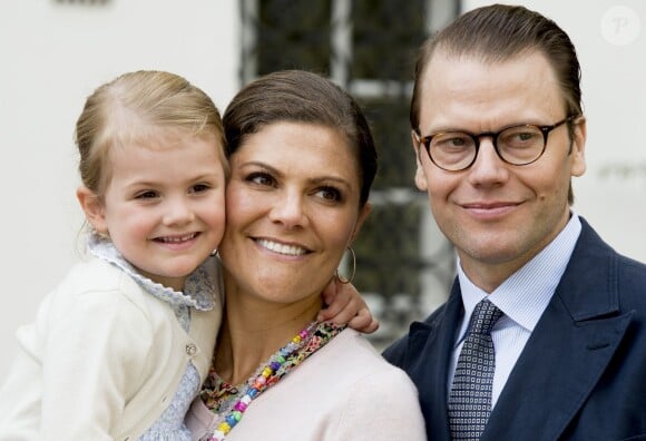 La princesse Victoria, le prince Daniel et leur fille la princesse Estelle de Suède lors de l'anniversaire de la princesse Victoria à Oland le 14 juillet 2015