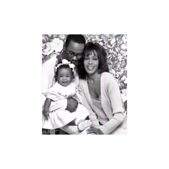 Whitney Houston et sa fille Bobbi Kristina ainsi que son ex-mari Bobby Brown/ capture d'écran de la vidéo hommage postée sur le Facebook de Tyler Perry.