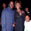 Bobbi Kristina avec son père Bobby Brown et sa mère Whitney Houston/ capture d'écran de la vidéo hommage postée sur le Facebook de Tyler Perry.