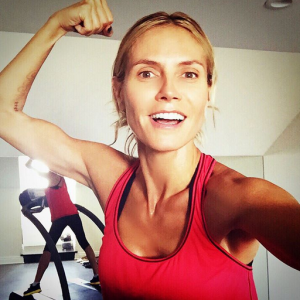 Heidi Klum en pleine séance de sport / photo postée sur Instagram.