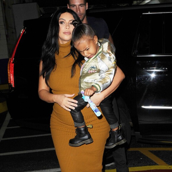 Kim Kardashian, sa fille North West et Simon Huck à New York, le 9 septembre 2015.