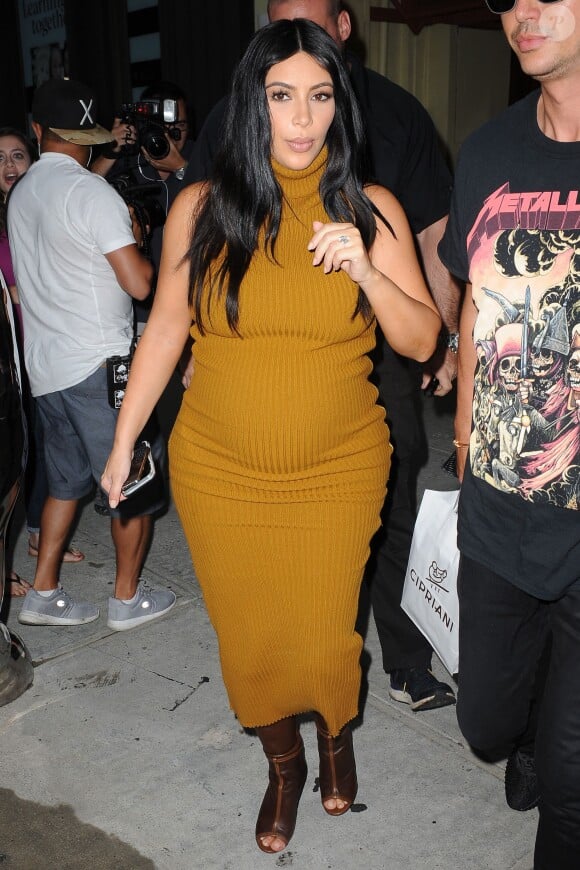 Kim Kardashian et Jonathan Cheban quittent le restaurant Cipriani Downtown à New York, le 9 septembre 2015.