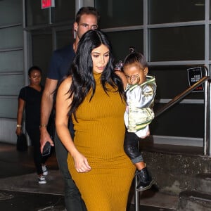 Kim Kardashian, sa fille North West et Simon Huck à New York, le 9 septembre 2015.