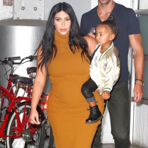 Kim Kardashian, sa fille North West et Simon Huck à New York, le 9 septembre 2015.