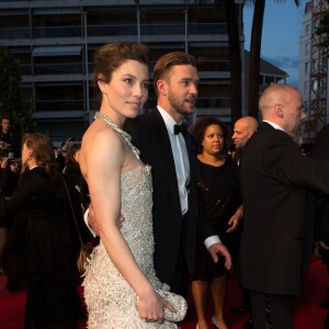 Jessica Biel et Justin Timberlake - Descente des marches du film "Inside Llewyn Davis" lors du 66eme festival du film de Cannes, le 19 mai 2013
