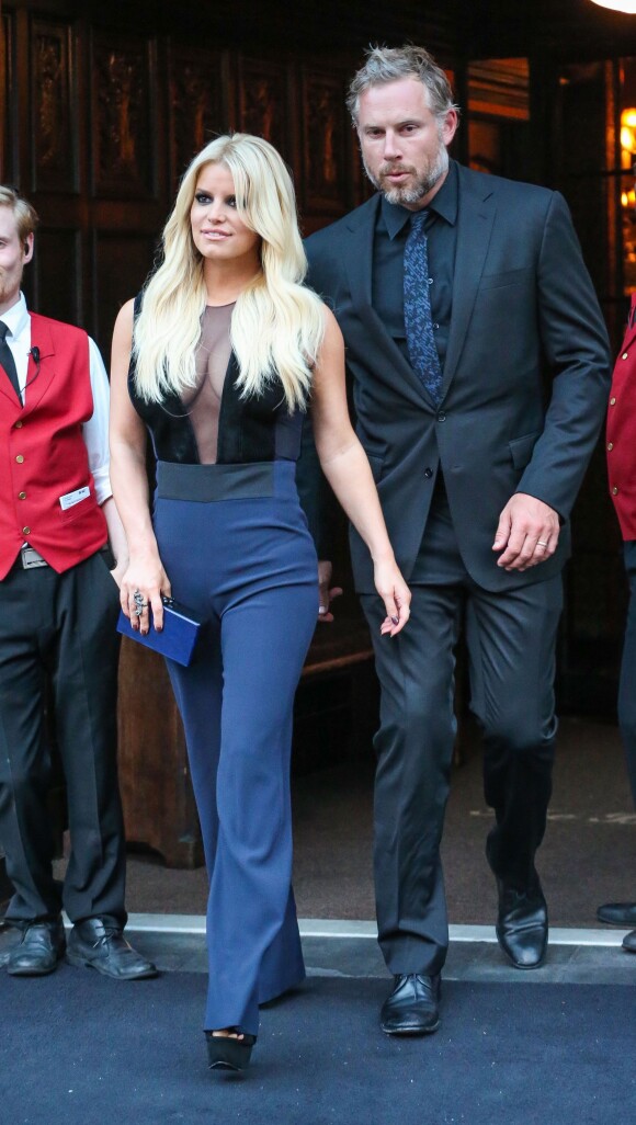 Jessica Simpson et son mari Eric Johnson à la sortie de l'hôtel The Bowery à New York, le 9 septembre 2015