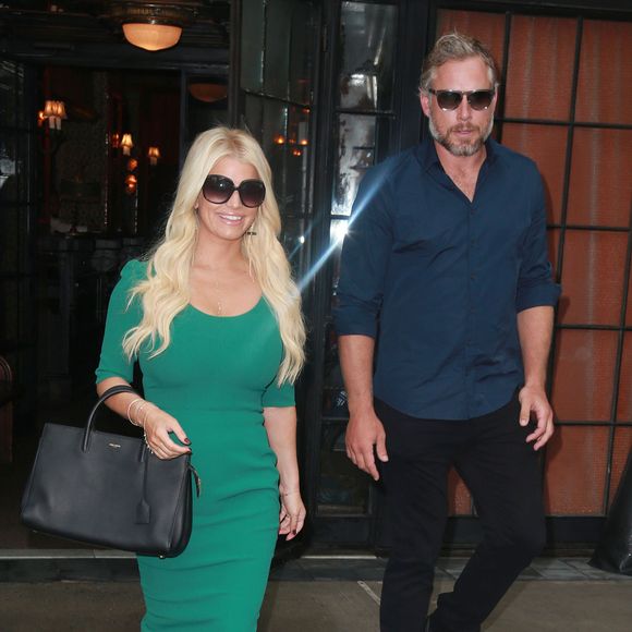 Jessica Simpson et son mari Eric Johnson à la sortie de leur hôtel à New York, le 9 septembre 2015