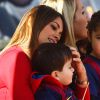 Antonella Rocuzzo, la compagne de Lionel Messi et leur fils Thiago - Les joueurs du FC Barcelone posent avec leurs enfants avant le match contre Rayo Vallecano à Barcelone, le 8 mars 2015. 