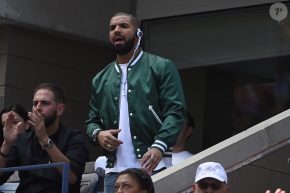 Drake lors des demi-finales de l'US Open à l'USTA Billie Jean King National Tennis Center de Flushing dans le Queens à New York, le 11 septembre 2015